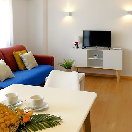 Mediterraneo 508. Fantastic Studio On The Beachfront With Sea Views. ماربيا المظهر الخارجي الصورة
